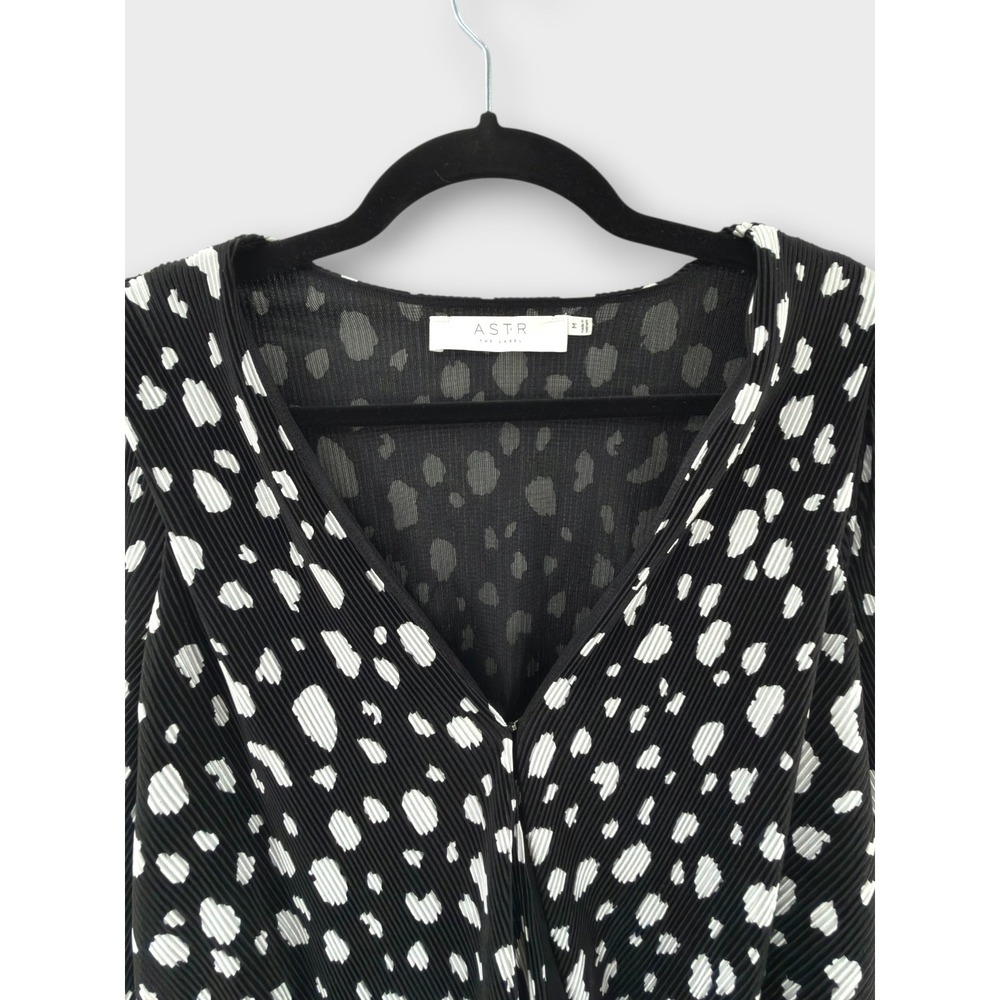 ASTR The Label Ribbed Dalmatian Wrap Blouse Surplice Women's Size M Black White - Picture 7 of 14